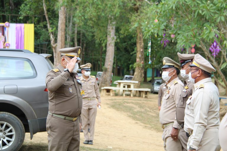 ร่วมต้อนรับพลเอก กัมปนาท รุดดิษฐ์ และคณะ ลงพื้นที่ตรวจเยี่ยมโรงเรียนโครงการกองทุนการศึกษา